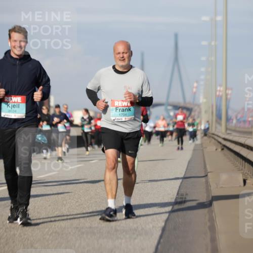 03.10.2025 - Köhlbrandbrückenlauf Jannik Wohlers http://msf.ph/oto/9090941 03.10.2025 10:10:41 Position 3 2624, 1704 meine-sportfotos.de