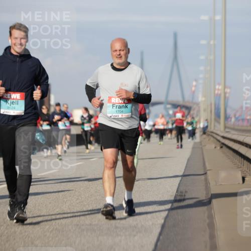 03.10.2025 - Köhlbrandbrückenlauf Jannik Wohlers http://msf.ph/oto/9090946 03.10.2025 10:10:41 Position 3 2624, 1704 meine-sportfotos.de