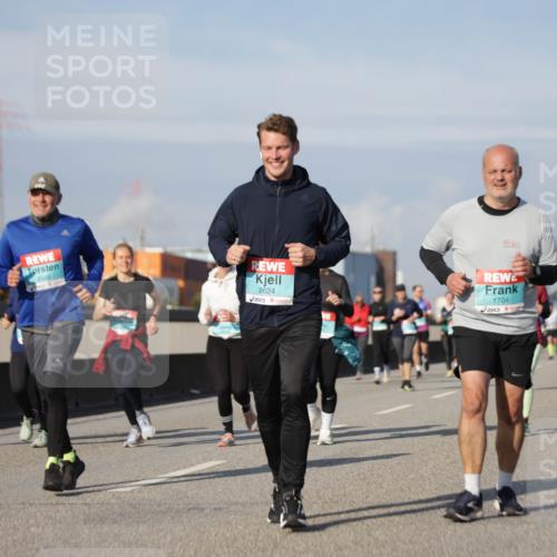 03.10.2025 - Köhlbrandbrückenlauf Jannik Wohlers http://msf.ph/oto/9090956 03.10.2025 10:10:42 Position 3 2633, 2624, 1704 meine-sportfotos.de