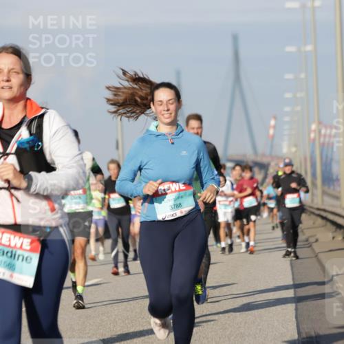 03.10.2025 - Köhlbrandbrückenlauf Jannik Wohlers http://msf.ph/oto/9090958 03.10.2025 09:59:14 Position 3 1565, 3788 meine-sportfotos.de