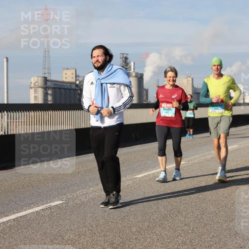03.10.2025 - Köhlbrandbrückenlauf Lena Gebhardt http://msf.ph/oto/9090960 03.10.2025 10:07:48 Position 2 1097, 1096, 1098 meine-sportfotos.de
