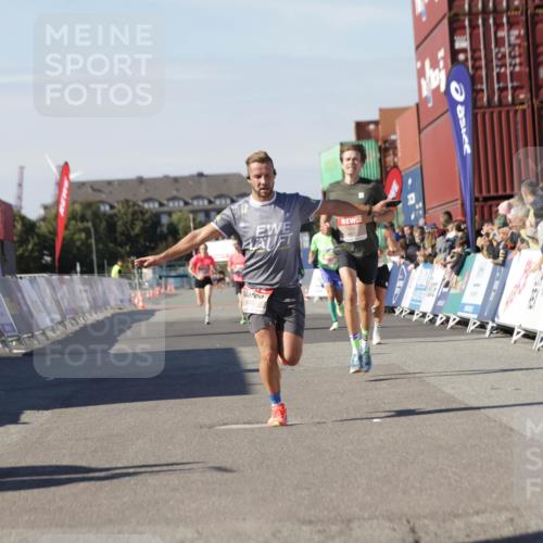 03.10.2025 - Köhlbrandbrückenlauf Jannik Wohlers http://msf.ph/oto/9090967 03.10.2025 12:53:55 Ziel 4030, 4088, 6002, 6085, 6422, 6817 meine-sportfotos.de