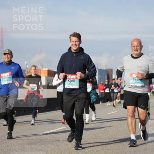 03.10.2025 - Köhlbrandbrückenlauf Jannik Wohlers http://msf.ph/oto/9090973 03.10.2025 10:10:42 Position 3 2633, 2624, 1704 meine-sportfotos.de
