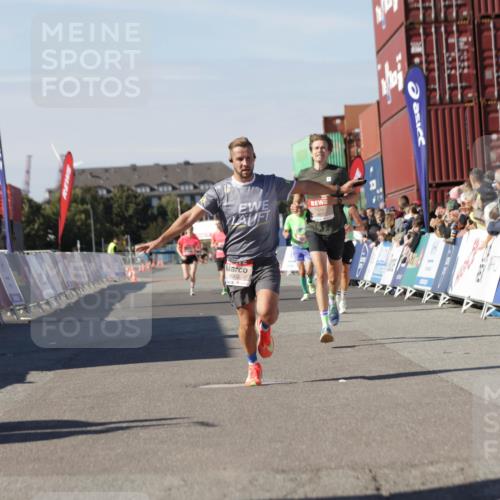 03.10.2025 - Köhlbrandbrückenlauf Jannik Wohlers http://msf.ph/oto/9090976 03.10.2025 12:53:55 Ziel 4030, 4088, 6002, 6085, 6422, 6817 meine-sportfotos.de