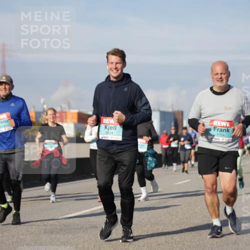03.10.2025 - Köhlbrandbrückenlauf Jannik Wohlers http://msf.ph/oto/9090977 03.10.2025 10:10:42 Position 3 2624, 1704 meine-sportfotos.de