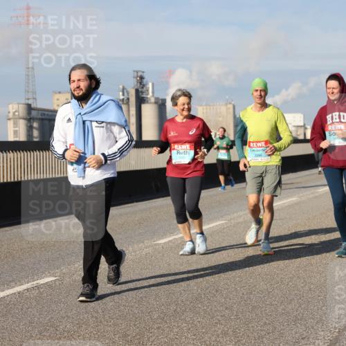 03.10.2025 - Köhlbrandbrückenlauf Lena Gebhardt http://msf.ph/oto/9090979 03.10.2025 10:07:48 Position 2 1096, 1097, 1098 meine-sportfotos.de