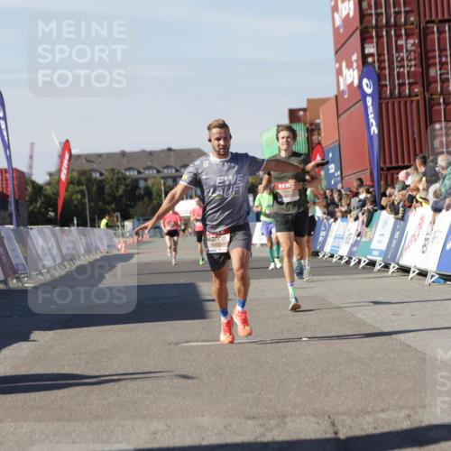 03.10.2025 - Köhlbrandbrückenlauf Jannik Wohlers http://msf.ph/oto/9090985 03.10.2025 12:53:55 Ziel 4030, 4088, 6002, 6085, 6422, 6817 meine-sportfotos.de
