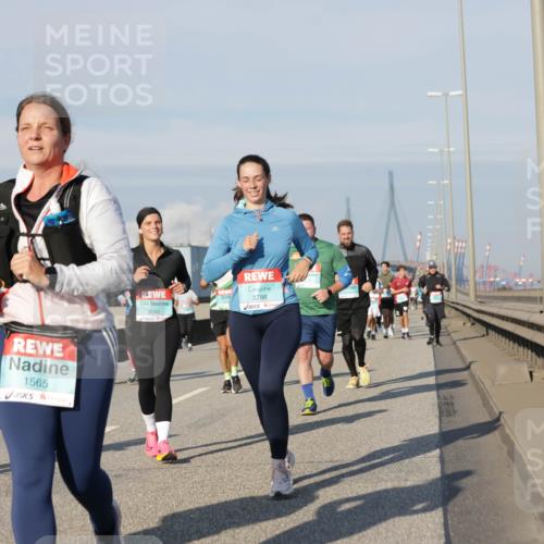 03.10.2025 - Köhlbrandbrückenlauf Jannik Wohlers http://msf.ph/oto/9090987 03.10.2025 09:59:15 Position 3 1565, 2046, 3788 meine-sportfotos.de