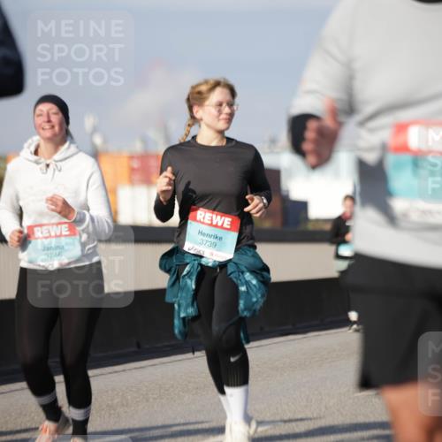 03.10.2025 - Köhlbrandbrückenlauf Jannik Wohlers http://msf.ph/oto/9090990 03.10.2025 10:10:44 Position 3 3746, 3739 meine-sportfotos.de