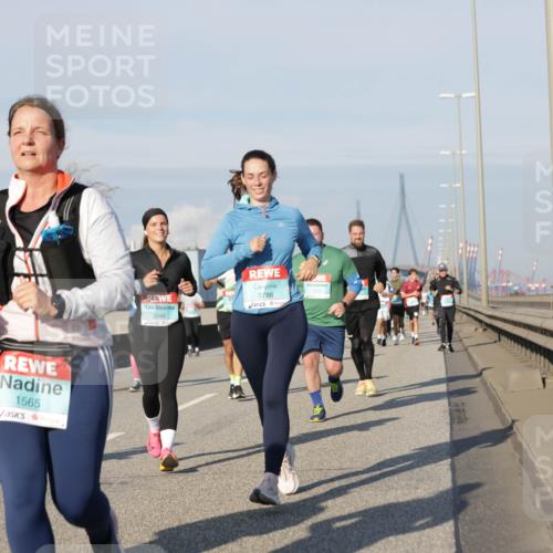 03.10.2025 - Köhlbrandbrückenlauf Jannik Wohlers http://msf.ph/oto/9090995 03.10.2025 09:59:15 Position 3 1565, 2046, 3788 meine-sportfotos.de