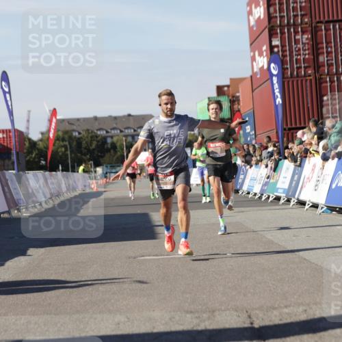 03.10.2025 - Köhlbrandbrückenlauf Jannik Wohlers http://msf.ph/oto/9090998 03.10.2025 12:53:55 Ziel 4030, 4088, 6002, 6085, 6422, 6817 meine-sportfotos.de