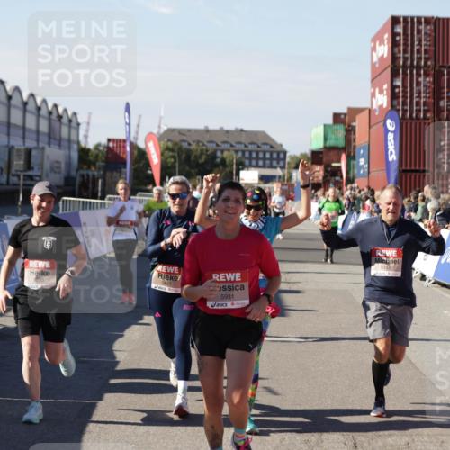 03.10.2025 - Köhlbrandbrückenlauf Jannik Wohlers http://msf.ph/oto/9091003 03.10.2025 13:19:43 Ziel 4981, 5047, 5148, 5647, 5648, 5650, 5838, 5931, 5975, 6382, 6383, 6509, 6600, 6660, 6730 meine-sportfotos.de