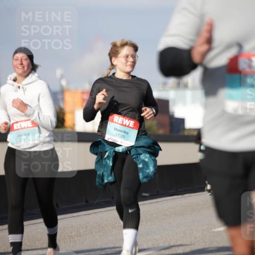 03.10.2025 - Köhlbrandbrückenlauf Jannik Wohlers http://msf.ph/oto/9091004 03.10.2025 10:10:44 Position 3 3746, 3739 meine-sportfotos.de