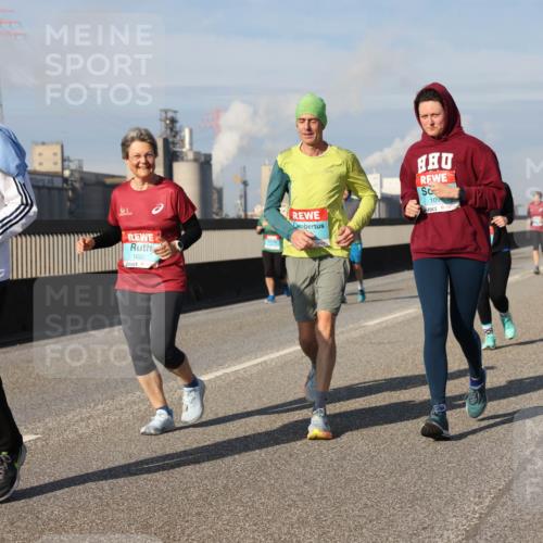03.10.2025 - Köhlbrandbrückenlauf Lena Gebhardt http://msf.ph/oto/9091010 03.10.2025 10:07:49 Position 2 1097, 109 meine-sportfotos.de