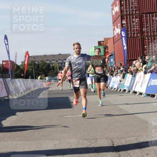 03.10.2025 - Köhlbrandbrückenlauf Jannik Wohlers http://msf.ph/oto/9091011 03.10.2025 12:53:55 Ziel 4030, 4088, 6002, 6085, 6422, 6817 meine-sportfotos.de