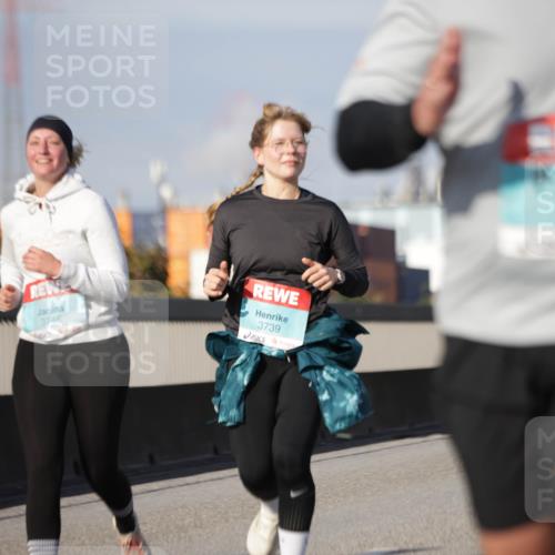 03.10.2025 - Köhlbrandbrückenlauf Jannik Wohlers http://msf.ph/oto/9091016 03.10.2025 10:10:44 Position 3 3746, 3739 meine-sportfotos.de