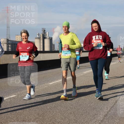 03.10.2025 - Köhlbrandbrückenlauf Lena Gebhardt http://msf.ph/oto/9091017 03.10.2025 10:07:49 Position 2 1097, 1096, 098 meine-sportfotos.de