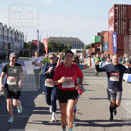 03.10.2025 - Köhlbrandbrückenlauf Jannik Wohlers http://msf.ph/oto/9091018 03.10.2025 13:19:43 Ziel 4981, 5047, 5148, 5647, 5648, 5650, 5838, 5931, 5975, 6382, 6383, 6509, 6600, 6660, 6730 meine-sportfotos.de