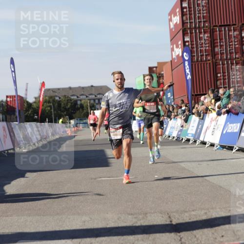 03.10.2025 - Köhlbrandbrückenlauf Jannik Wohlers http://msf.ph/oto/9091024 03.10.2025 12:53:55 Ziel 4030, 4088, 6002, 6085, 6422, 6817 meine-sportfotos.de