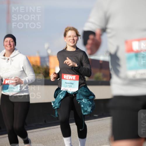 03.10.2025 - Köhlbrandbrückenlauf Jannik Wohlers http://msf.ph/oto/9091030 03.10.2025 10:10:44 Position 3 3746, 3739 meine-sportfotos.de