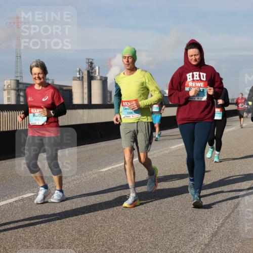 03.10.2025 - Köhlbrandbrückenlauf Lena Gebhardt http://msf.ph/oto/9091033 03.10.2025 10:07:49 Position 2 1097, 1096 meine-sportfotos.de