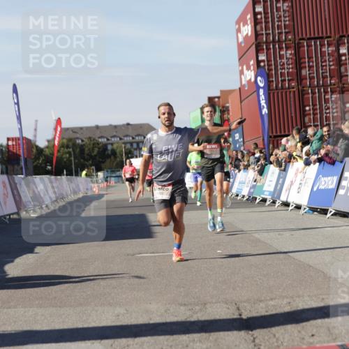 03.10.2025 - Köhlbrandbrückenlauf Jannik Wohlers http://msf.ph/oto/9091036 03.10.2025 12:53:55 Ziel 4030, 4088, 6002, 6085, 6422, 6817 meine-sportfotos.de