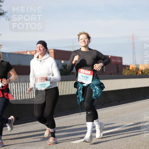 03.10.2025 - Köhlbrandbrückenlauf Jannik Wohlers http://msf.ph/oto/9091045 03.10.2025 10:10:46 Position 3 3746, 3739, 2086 meine-sportfotos.de