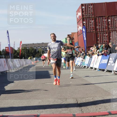 03.10.2025 - Köhlbrandbrückenlauf Jannik Wohlers http://msf.ph/oto/9091055 03.10.2025 12:53:56 Ziel 4030, 4088, 5947, 6002, 6085, 6422, 6817 meine-sportfotos.de