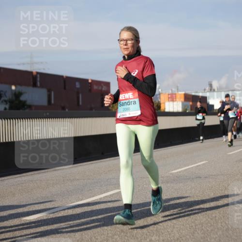 03.10.2025 - Köhlbrandbrückenlauf Jannik Wohlers http://msf.ph/oto/9091063 03.10.2025 10:10:47 Position 3 3739, 2086 meine-sportfotos.de