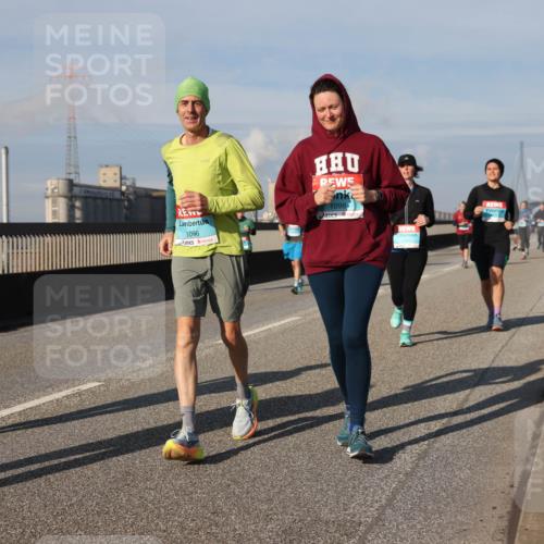 03.10.2025 - Köhlbrandbrückenlauf Lena Gebhardt http://msf.ph/oto/9091064 03.10.2025 10:07:50 Position 2 1097, 1096, 1098 meine-sportfotos.de