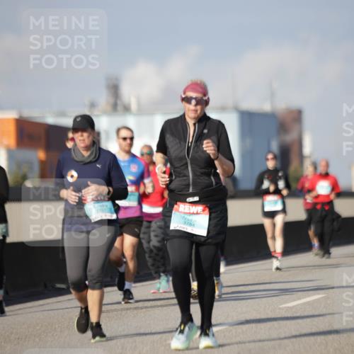 03.10.2025 - Köhlbrandbrückenlauf Jannik Wohlers http://msf.ph/oto/9091097 03.10.2025 10:10:48 Position 3 3737, 3784 meine-sportfotos.de