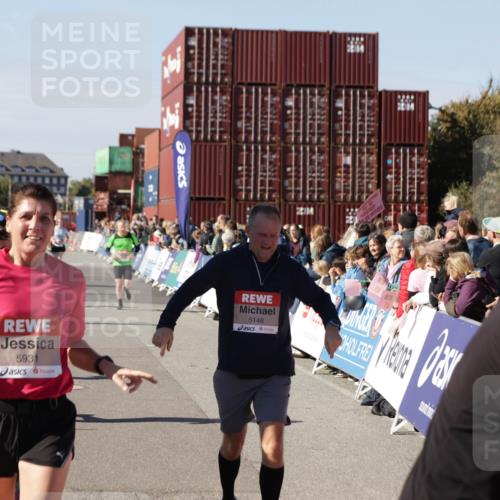 03.10.2025 - Köhlbrandbrückenlauf Jannik Wohlers http://msf.ph/oto/9091103 03.10.2025 13:19:44 Ziel 4376, 4539, 4981, 5047, 5059, 5148, 5647, 5648, 5650, 5704, 5838, 5931, 5975, 6382, 6383, 6509, 6600, 6660, 6730 meine-sportfotos.de