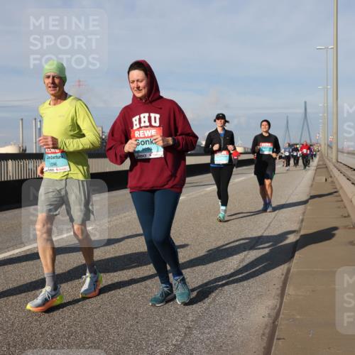 03.10.2025 - Köhlbrandbrückenlauf Lena Gebhardt http://msf.ph/oto/9091112 03.10.2025 10:07:50 Position 2 1096, 1098 meine-sportfotos.de