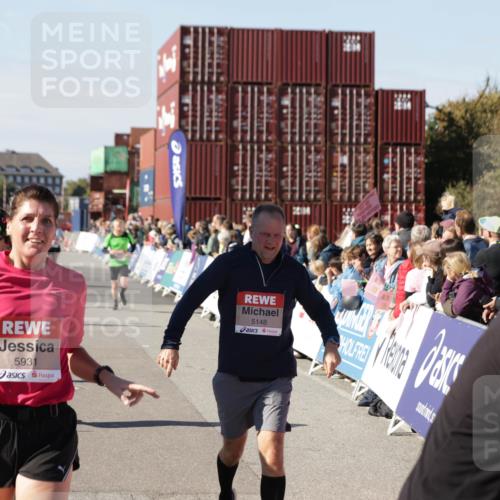 03.10.2025 - Köhlbrandbrückenlauf Jannik Wohlers http://msf.ph/oto/9091114 03.10.2025 13:19:44 Ziel 4376, 4539, 4981, 5047, 5059, 5148, 5647, 5648, 5650, 5704, 5838, 5931, 5975, 6382, 6383, 6509, 6600, 6660, 6730 meine-sportfotos.de
