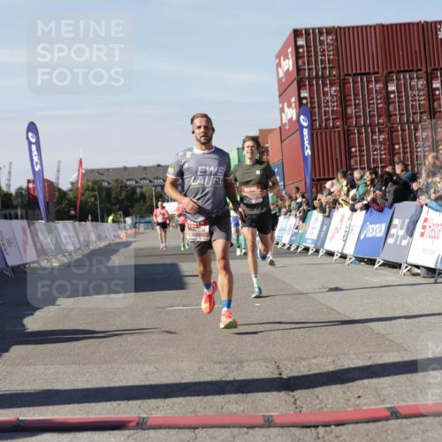 03.10.2025 - Köhlbrandbrückenlauf Jannik Wohlers http://msf.ph/oto/9091117 03.10.2025 12:53:56 Ziel 4030, 4088, 5947, 6002, 6085, 6422, 6817 meine-sportfotos.de