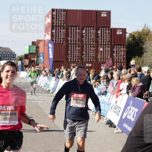 03.10.2025 - Köhlbrandbrückenlauf Jannik Wohlers http://msf.ph/oto/9091120 03.10.2025 13:19:44 Ziel 4376, 4539, 4981, 5047, 5059, 5148, 5647, 5648, 5650, 5704, 5838, 5931, 5975, 6382, 6383, 6509, 6600, 6660, 6730 meine-sportfotos.de