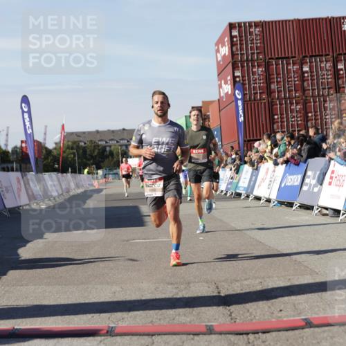 03.10.2025 - Köhlbrandbrückenlauf Jannik Wohlers http://msf.ph/oto/9091125 03.10.2025 12:53:56 Ziel 4030, 4088, 5947, 6002, 6085, 6422, 6817 meine-sportfotos.de