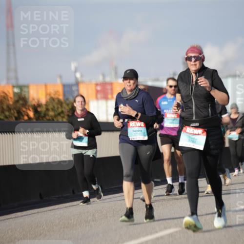 03.10.2025 - Köhlbrandbrückenlauf Jannik Wohlers http://msf.ph/oto/9091126 03.10.2025 10:10:49 Position 3 3737, 3784 meine-sportfotos.de