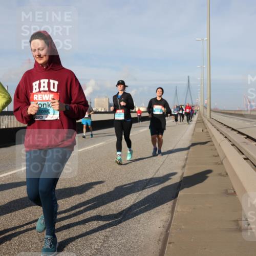 03.10.2025 - Köhlbrandbrückenlauf Lena Gebhardt http://msf.ph/oto/9091134 03.10.2025 10:07:51 Position 2 1096, 1098 meine-sportfotos.de