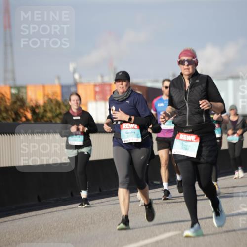 03.10.2025 - Köhlbrandbrückenlauf Jannik Wohlers http://msf.ph/oto/9091137 03.10.2025 10:10:49 Position 3 3737, 3784 meine-sportfotos.de
