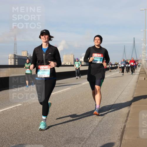 03.10.2025 - Köhlbrandbrückenlauf Lena Gebhardt http://msf.ph/oto/9091190 03.10.2025 10:07:52 Position 2 3701, 2621 meine-sportfotos.de
