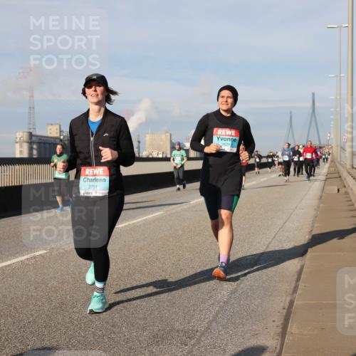 03.10.2025 - Köhlbrandbrückenlauf Lena Gebhardt http://msf.ph/oto/9091199 03.10.2025 10:07:52 Position 2 3701, 2621 meine-sportfotos.de