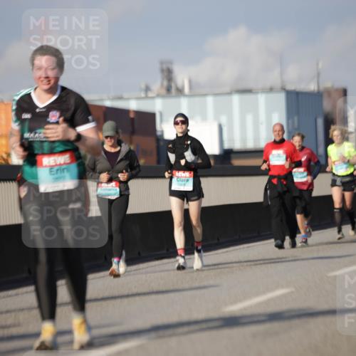 03.10.2025 - Köhlbrandbrückenlauf Jannik Wohlers http://msf.ph/oto/9091201 03.10.2025 10:10:53 Position 3 3078, 3077, 1920, 1969 meine-sportfotos.de