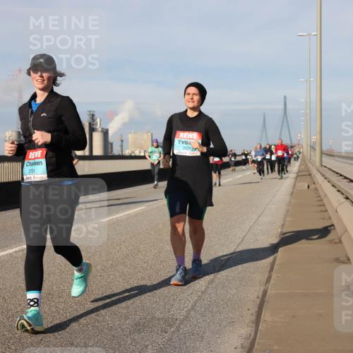 03.10.2025 - Köhlbrandbrückenlauf Lena Gebhardt http://msf.ph/oto/9091206 03.10.2025 10:07:52 Position 2 3701, 2621 meine-sportfotos.de