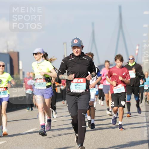 03.10.2025 - Köhlbrandbrückenlauf Jannik Wohlers http://msf.ph/oto/9091207 03.10.2025 09:59:20 Position 3 3107, 3761, 3727 meine-sportfotos.de