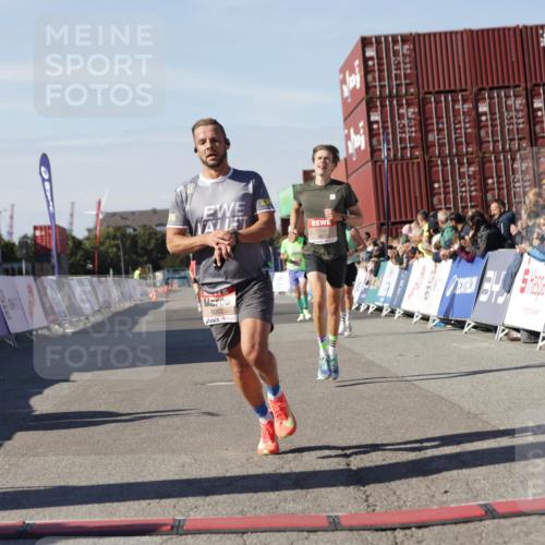 03.10.2025 - Köhlbrandbrückenlauf Jannik Wohlers http://msf.ph/oto/9091216 03.10.2025 12:53:57 Ziel 4030, 4088, 5947, 6002, 6085, 6422, 6817 meine-sportfotos.de