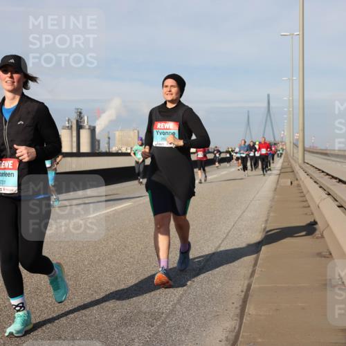 03.10.2025 - Köhlbrandbrückenlauf Lena Gebhardt http://msf.ph/oto/9091221 03.10.2025 10:07:52 Position 2 3701, 26 meine-sportfotos.de