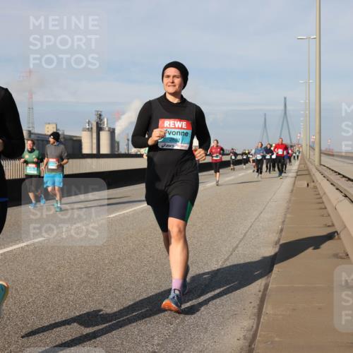 03.10.2025 - Köhlbrandbrückenlauf Lena Gebhardt http://msf.ph/oto/9091227 03.10.2025 10:07:52 Position 2 3701, 2621 meine-sportfotos.de