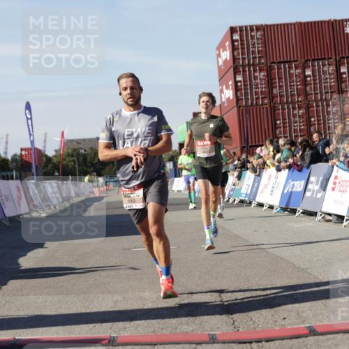 03.10.2025 - Köhlbrandbrückenlauf Jannik Wohlers http://msf.ph/oto/9091228 03.10.2025 12:53:57 Ziel 4030, 4088, 5947, 6002, 6085, 6422, 6817 meine-sportfotos.de