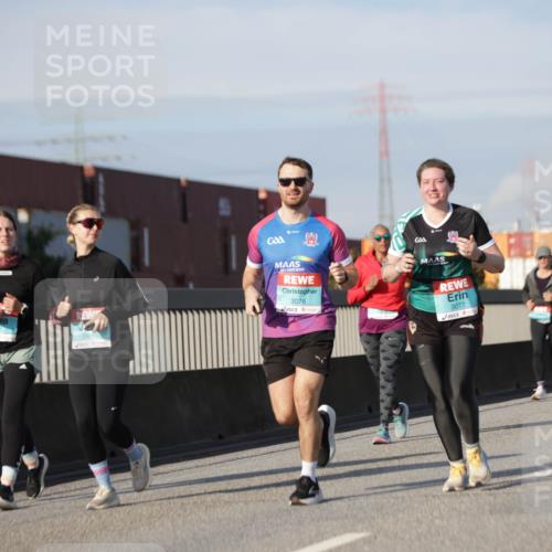 03.10.2025 - Köhlbrandbrückenlauf Jannik Wohlers http://msf.ph/oto/9091229 03.10.2025 10:10:54 Position 3 3076, 3077 meine-sportfotos.de